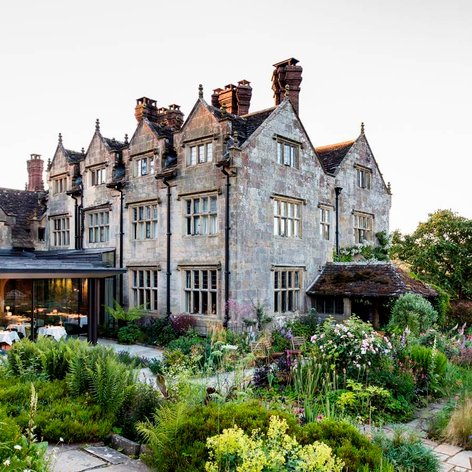 Gravetye Manor Hotel Aussenansicht vom Garten mit Restaurant