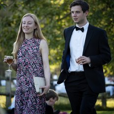 Glyndebourne Festivalbesucher im Garten