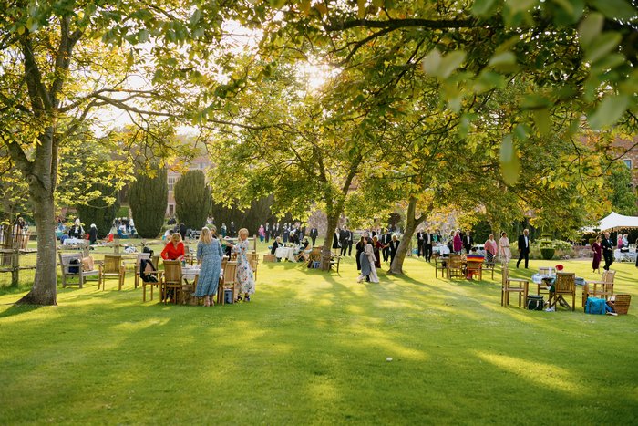 Glyndebourne Festivalbesucher im Garten