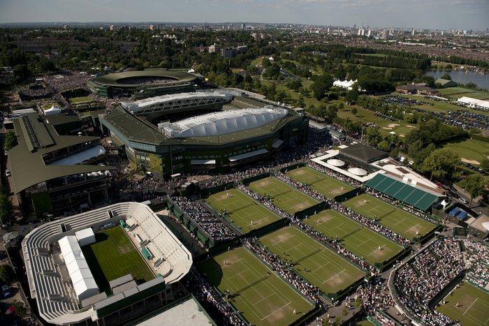 Blick auf das Tennisgelände von Wimbledon von oben