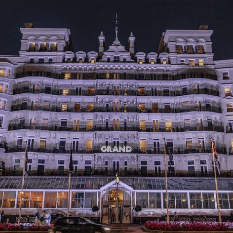 The Grand Hotel Brighton Aussenansicht bei Nacht