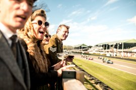 Goodwood Revival Zuschauer an der Rennstrecke