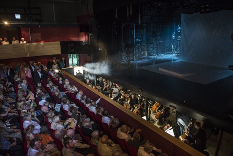 Bühne und Sitzplätze Longborough Festival Opera