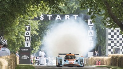 Goodwood FoS Rennwagen auf der Strecke