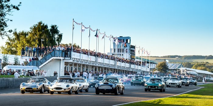 Goodwood Revival Oldtimer auf der Rennstrecke