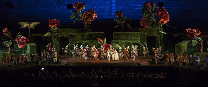 Arena di Verona Bühnenbild Il Barbiere di Siviglia