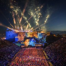 Lichtershow und Feuerwerk Tattoo Edinburgh