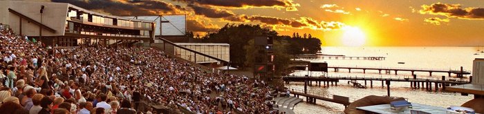 Bregenzer Festspiele Zuschauer mit Sonnenuntergang